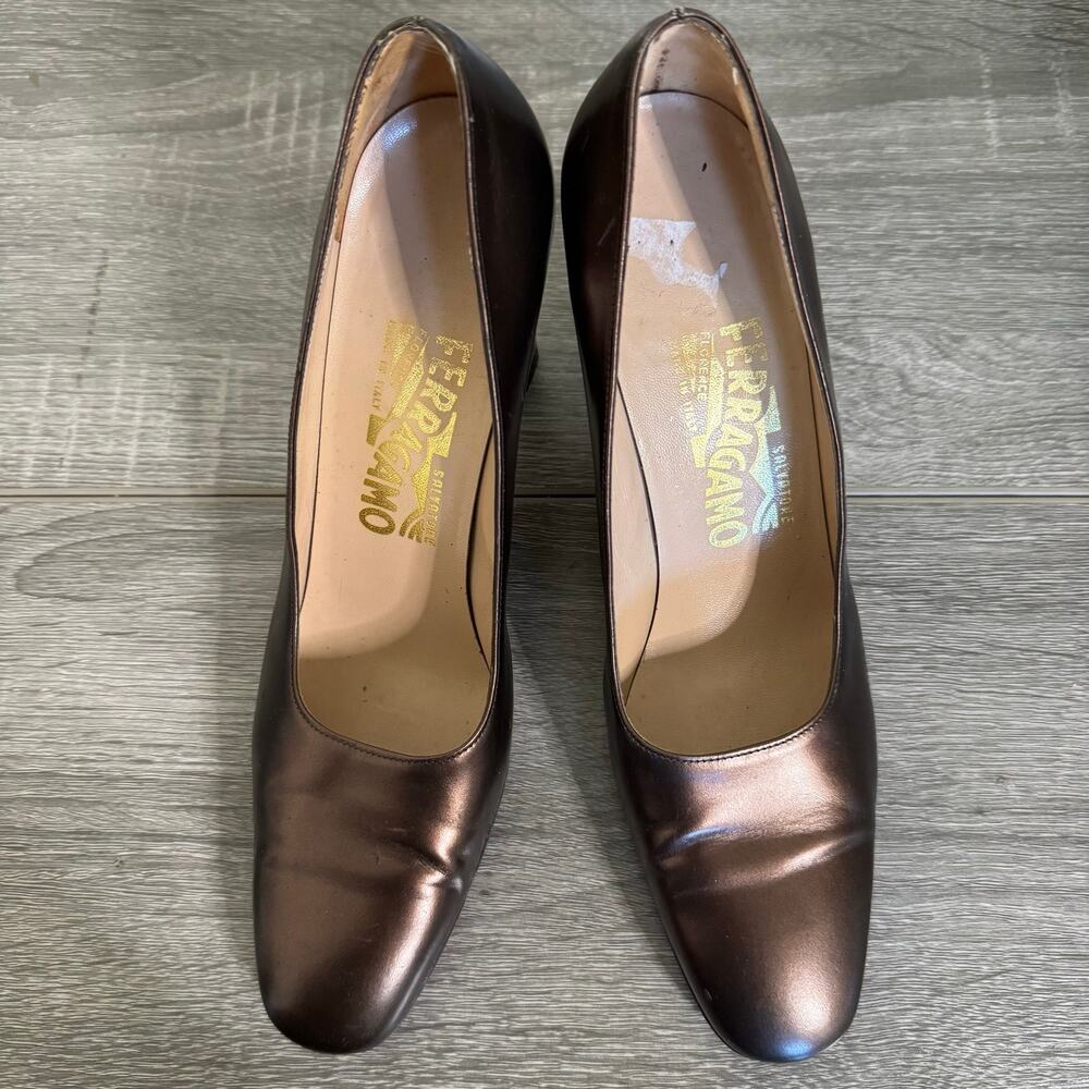 Salvatore Ferragamo Size 7 Bronze Metallic Block Heel Pumps Made in Italy - Picture 2 of 15